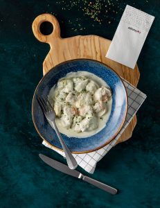 Krem sousu, pesto sousu, parmezan