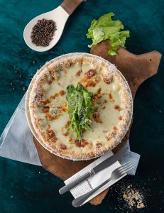 Krem sousu, parmezan-rokfor-emmental-mozzarella pendiri, rukkola