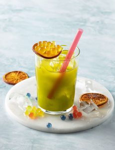 Yaşıl jasmin çayı, manqo püresi, yaşıl alma siropu, reyhan və bobajoy manqo