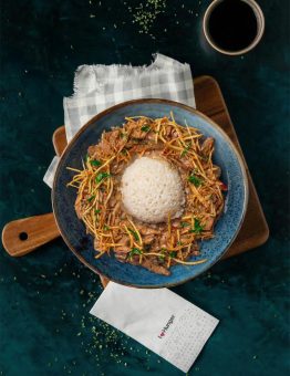 180 qr. Toyuq, Göbələk, Kapya Bibər, Soğan, Sarımsaq, Qaymaq, Kibrit Kartof Qızartması, Demi Glace Sous