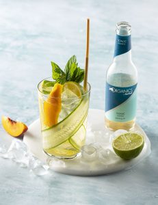 Gin, limon qabığı, portağal qabığı, ardıc, xiyar, nanə, organics By RedBull Tonic Water