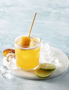 Gin, satsuma, sitrus meyvələri qarışığı