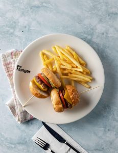 2 mini burger, kartof qızartması