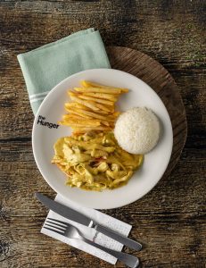 Göbələk, soğan, rəngli bibər, ədviyyatlı kartof qızartması, düyü