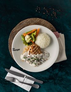 Kremli göbələk sousu, qovrulmuş tərəvəzlər, düyü