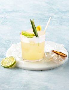 Vodka, heyva, berqamot, adaçayı, sitrus meyvələri qarışığı