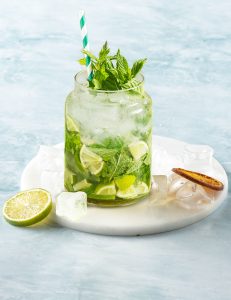 Rom, limon, sadə şərbət, mineral su, nanə